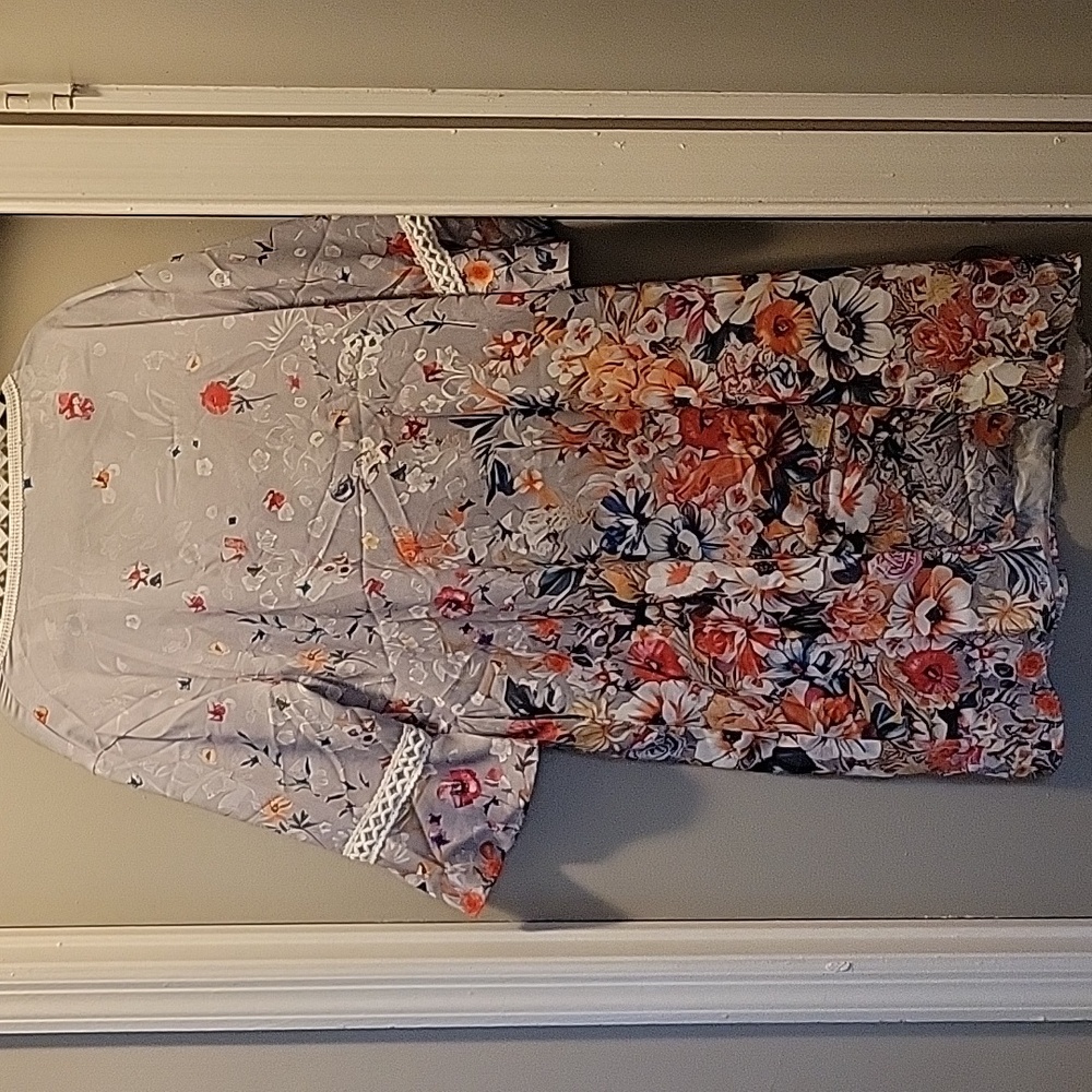 3/$15 CLOSET CLEAR OUT. Beautiful Gray Sz XL Floral Lace-Trimmed Dress - Picture 6 of 6